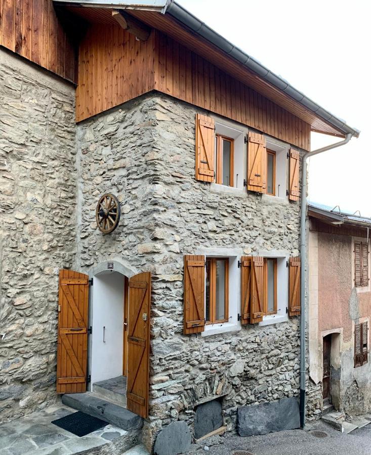 Maison Au Cœur Du Village De Saint-bon Hébergement de vacances *