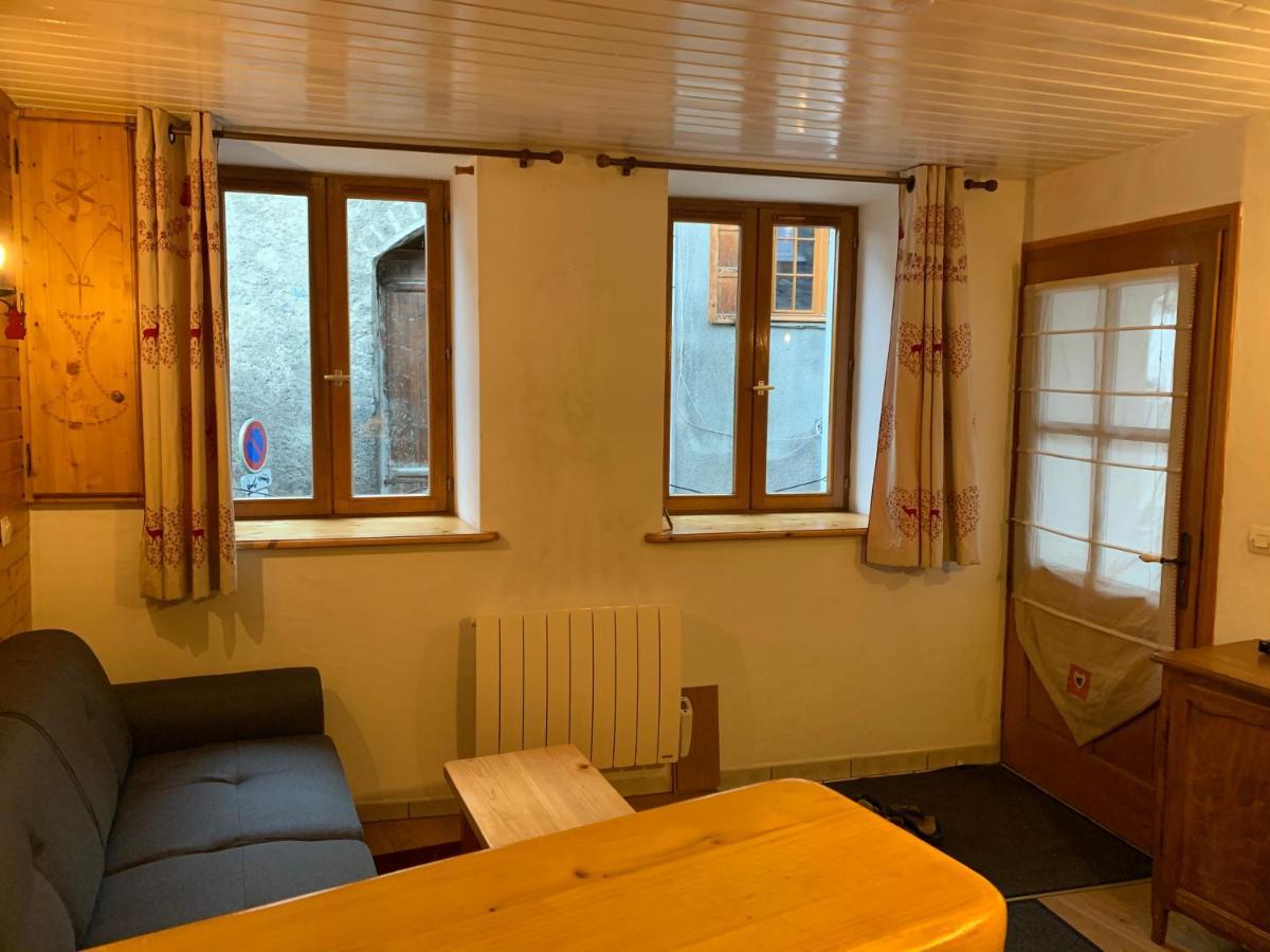 Maison Au Cœur Du Village De Saint-bon Hébergement de vacances *